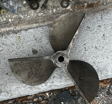 Cargar imagen en el visor de la galería, Mercury Racing 15x22 pitch PROPELLER counter-rotation 3-Blade Cleaver Prop 15x22L T25L
