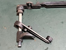 Charger l'image dans la galerie, 90 115 hp Johnson 0335815 Throttle arm SHAFT, 0438957 THROTTLE CAM &amp; ARM Assy 0335543, 0343978 roller arm HUB two stroke OIS 
