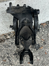 Cargar imagen en el visor de la galería, 8 9.9 15 hp Mercury SWIVEL BRACKET 3402-8831A8 3402-8831T08 SWIVEL HEAD 42213A24 CLAMPS 3404-8894A8 port 3403-8892A6 strbd Tw
