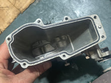 Cargar imagen en el visor de la galería, f 225 200 hp Yamaha vst FLOAT CHAMBER BODY w screws 69J-14181-00-00 2002-2010 four stroke
