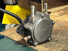 Cargar imagen en el visor de la galería, BF 225 200 175 hp Honda 16700-zy3-a01 fuel pump assy FOUR STROKE 2005-up
