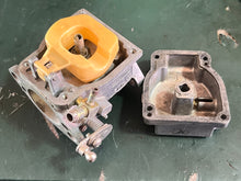 Cargar imagen en el visor de la galería, 50 40 hp Mercury CARBURETOR SET 823799T34 823799T35 823799T36 wme 93-1a 93-2a 93-3a 3 Cylinder Two Stroke 2005 Electric
