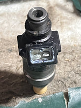 Load image into Gallery viewer, 250 225 200 150 HP Yamaha OX66 FUEL INJECTORS 65L-13761-00-00 Two Stroke 1997-2004
