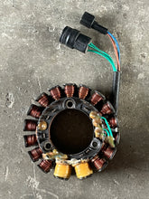 Cargar imagen en el visor de la galería, f 50 40 hp Yamaha STATOR ASSY 62Y-85510-01-00 four stroke 1998-2000
