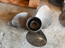 Charger l'image dans la galerie, Solas 9431-138-31 Propeller 3-Blade 13.75x13 pitch Standard Rotation NO HUB KIT

