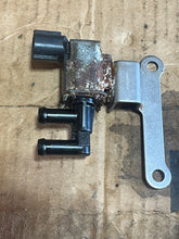 Cargar imagen en el visor de la galería, f 150 hp Yamaha 6C5-86120-00-00 SOLENOID VALVE 2010-2023 40-300 hp
