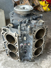 Cargar imagen en el visor de la galería, BF 225 200 175 hp Honda CYLINDER BLOCK ASSY 12000-ZY3-436ZA CRANKSHAFT 13310-RGL-A00 four stroke 2007-up
