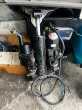 Charger l'image dans la galerie, 135 - 225 hp Mercury 826729A2 Power Trim Tilt Assy 3-wire 1993-up TWO STROKE black max
