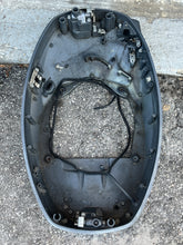 Charger l'image dans la galerie, f 150 hp Yamaha BOTTOM COWLING 63P-42710-00-8D four stroke 2004-2005
