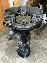 Cargar imagen en el visor de la galería, DF 225 200 hp Suzuki 25” DRIVESHAFT HOUSING MIDSECTION, ENGINE HOLDER 51111-93J03-0EP, STEERING ARM 43750-93J02-0EP  &amp; SWIVEL
