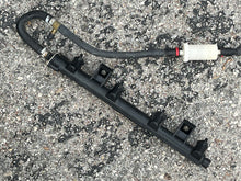 Cargar imagen en el visor de la galería, 115 hp Mercury FUEL RAIL 898103T97 four stroke EFI
