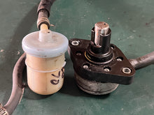 Charger l'image dans la galerie, DF 60 70 hp Suzuki 15100-99E00 FUEL PUMP 15410-87J10 FUEL FILTER four stroke
