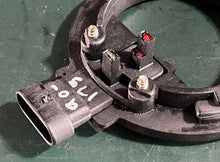 Cargar imagen en el visor de la galería, 90 115 hp Johnson 0586343 SENSOR Assy 0335591 Sensor SUPPORT, two stroke OIS 60 degree
