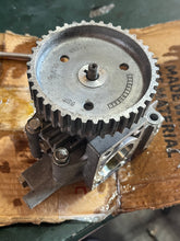 Charger l'image dans la galerie, 250 hp Yamaha CAMSHAFT ASSY 1 with gear 60V-12170-00-00 two stroke HPDI 3.3 Liter 2003-2009 some compatibility 200 225 300 hp
