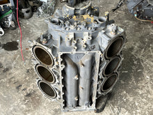 Cargar imagen en el visor de la galería, 300 hp Yamaha HPDI CRANKCASE BLOCK 6D0-15100-00-1S w COVER two stroke HPDI 2003-2009
