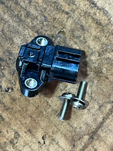 Cargar imagen en el visor de la galería, vf 90 hp Yamaha 68F-83688-10-00 throttle MAP SENSOR 2012-2022 four stroke, some 90-200 hp
