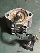 Charger l'image dans la galerie, 90 hp Evinrude E-tec fuel injector strbd 5008826 &amp; 5007147 2008-2012 two stroke 5007433 353518 353253 352875
