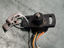 Charger l'image dans la galerie, 225 hp Yamaha 6K7-85885-03-00 tps THROTTLE SENSOR circular connector 87-89
