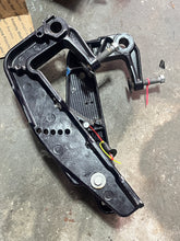 Charger l'image dans la galerie, MFS 20 15 9.9 hp Tohatsu 3RSQ771511 POWER TRIM AND TILT ASSY CLAMP BRACKET 3Z0Q772120 (LEFT)  CLAMP BRACKET 3Z0Q772112 (RIGHT) four stroke 2008-2023
