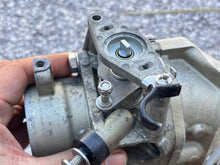 Charger l'image dans la galerie, f 225 200 hp Yamaha port THROTTLE BODY 2 69J-1375A-02-00 69J-13752-00-00 2002-2008 Four Stroke OEM
