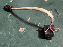 Charger l'image dans la galerie, DF 30 25 hp Suzuki IGNITION TIMING COIL 32160-94L00 four stroke 2015-2020
