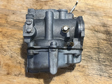 Cargar imagen en el visor de la galería, 70 hp Johnson Evinrude 313355 d2 d1 CARBURETOR w linkages, choke solenoid &amp; plunger TWO STROKE oem 0393546 0393547 CARBURETOR

