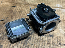 Load image into Gallery viewer, 90 75 hp Yamaha CARBURETOR SET 6H1-07 6H1-14301-07-00 6H1-14302-07-00 6H1-14303-07-00 Two Stroke 1992-2003
