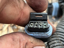 Cargar imagen en el visor de la galería, 225 250 hp Mercury EFI 84-825433-a8 ignition wire harness TWO STROKE 3.0 Liter for 4-pin ignition coils
