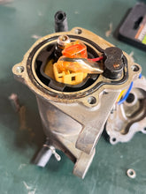 Cargar imagen en el visor de la galería, 50 40 hp Tohatsu Nissan FFP FUEL FEED PUMP for vst 3T5043100 two stroke 2002-2018 some 70 90 hp compatibility
