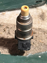 Load image into Gallery viewer, 250 225 200 150 HP Yamaha OX66 FUEL INJECTORS 65L-13761-00-00 Two Stroke 1997-2004
