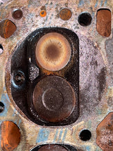 Cargar imagen en el visor de la galería, sold ebay aug2025——5.0 5.7 Liter OMC 1989 cylinder head #2 3853852 985431 Valve Cover 0986748 volvo
