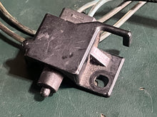 Charger l'image dans la galerie, 60 - 200 hp Johnson Evinrude 0587358  TRIM LIMITER SWITCH 586786 two stroke
