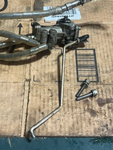 Cargar imagen en el visor de la galería, DT 140 115 hp Suzuki 16100-94605 OIL PUMP ASSY 1987-1996 CONTROL ROD 16411-94601 two stroke
