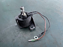 Cargar imagen en el visor de la galería, 15 - 75 HP Mercury 825096T RELAY efi FOUR STROKE 95643M BRACKET oem
