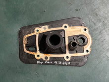 Cargar imagen en el visor de la galería, 8 HP Mercury 413449 bottom cowl ADAPTER PLATE - USE WITH DESIGN II WATER TUBE oem
