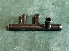 Cargar imagen en el visor de la galería, 250 225 hp Yamaha CARB PIPE JOINT 61A-24377-00-00 NLA two stroke 76 degree 1990-1996
