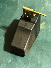 Cargar imagen en el visor de la galería, DF 90 140 hp Suzuki VST FLOAT 15650-99E00 PIN 15654-99E00 four stroke 2001-2019 some 40 50 60 70 100 115 hp compatibility

