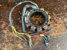 Cargar imagen en el visor de la galería, 135 150 175 200 hp Mercury 398-9610a24 9610A19 OEM STATOR Two Stroke 2.5 Liter 1992-1996 EFI XRI XR6 some 225 hp
