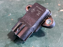 Cargar imagen en el visor de la galería, f 90 75 hp Yamaha map PRESSURE SENSOR 68F-83688-00-00 four stroke 2005-2017 some compatibility 150 175 200 hp
