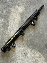 Load image into Gallery viewer, f 225 250 300 350 hp Yamaha FUEL INJECTOR DELIVERY PIPE 1 6CB-13161-11-00 four stroke 2022-2024
