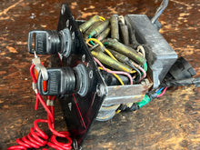 Cargar imagen en el visor de la galería, 115 - 300 hp Yamaha Outboard Key Panel Switch Assy 6K1-82570-13-00 for Two &amp; Four Stroke - push-to-choke
