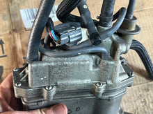Cargar imagen en el visor de la galería, f 150 hp Yamaha VST 63P-14180-00-00 FLOAT CHAMBER &amp; 63P-13907-01-00 FUEL PUMP tested FOUR STROKE 2005 nla, super #s: 63P-1418
