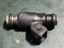 Charger l'image dans la galerie, 60 50 40 30 hp Mercury EFI FUEL INJECTOR 892123002 9254A four stroke TESTED
