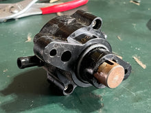 Cargar imagen en el visor de la galería, DF 150 hp Suzuki FUEL PUMP 15100-96J01 four stroke 2019-2024 175 200 115 140 100 hp compatible
