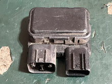 Cargar imagen en el visor de la galería, DF 30 25 hp Suzuki PTT RELAY ASSY 38410-93J20 four stroke 2018
