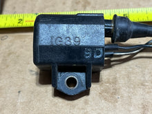 Cargar imagen en el visor de la galería, 115 - 200 hp Yamaha 6R3-85570-01-00 IGNITION COIL 8” boot cable Two Stroke 1994-2005
