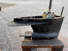 Charger l'image dans la galerie, 115 hp Mercury Tower Of Power LOWER UNIT 20” long 1655-7333T42 1655-7333A42 Two Stroke Inline 4 and 6 cylinder ONLY

