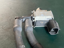 Charger l'image dans la galerie, f 350 300 hp Yamaha 6C5-86120-00-00 SOLENOID VALVE intake with hoses Four Stroke 40-350 hp
