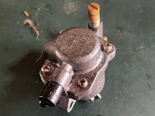 Charger l'image dans la galerie, DT 150 175 200 225 Suzuki starter valve assy 13400-87D12 NLA two stroke 90 100 compatible
