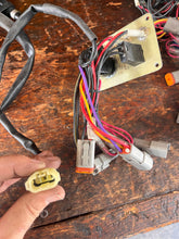 Cargar imagen en el visor de la galería, BF 250 225 200 hp  MECHANICAL ENGINES 36452-ZW7-410AH four stroke FOR 3-pin main harnesses - some 40 - 250 hp compatibility
